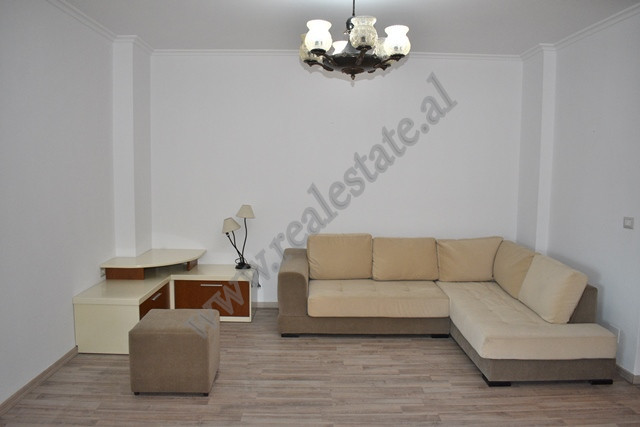 Apartament 1+1 per shitje ne rrugen Sulejman Pasha, ne Qender ne Tirane.
Eshte e pozicionuar ne kat